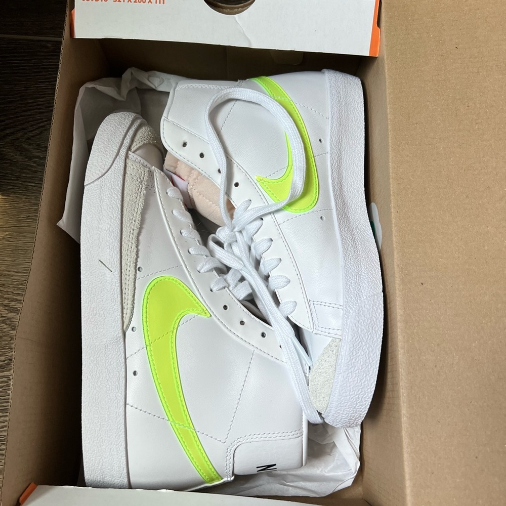 Nike Women's White and Neon Green Sneakers